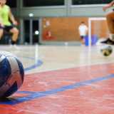 ... il pallone � a rimbalzo controllato...